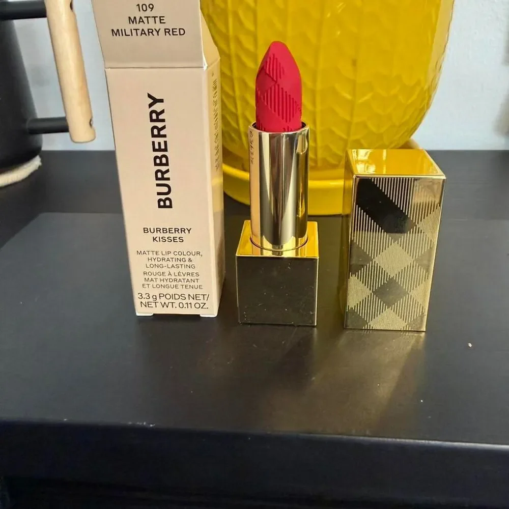 Burberry Matte Military Red lipstick‎ 109 NIB